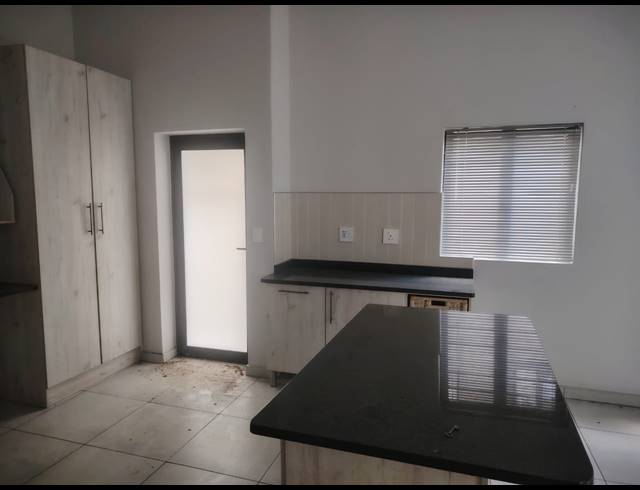 3 BEDROOM HOUSE FOR SALE IN GEELHOUTPARK